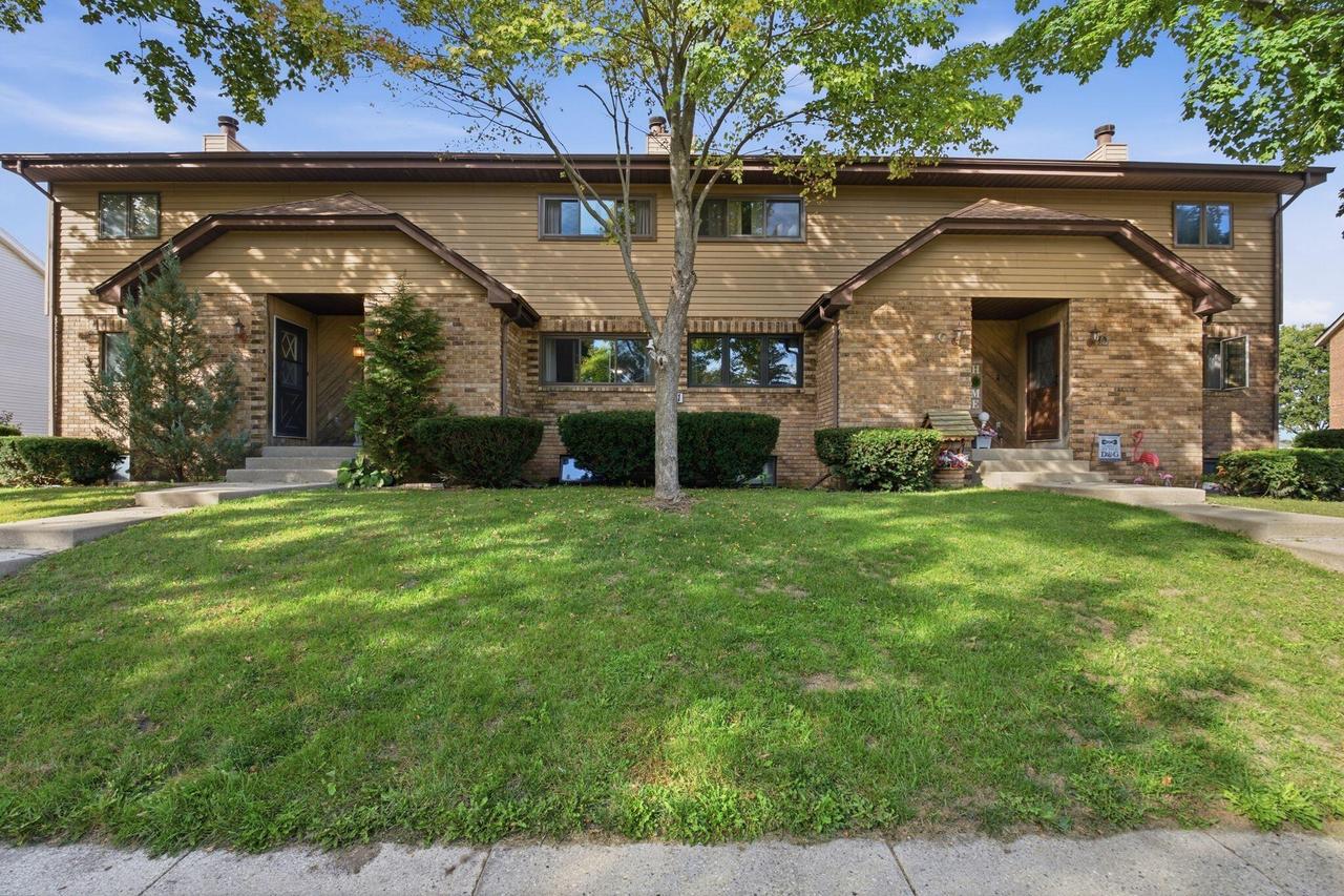 1321 Camden Way #B, Waukesha, WI 53186