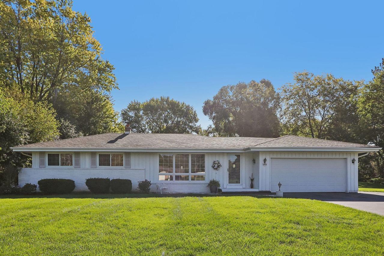 3250 Bermuda Blvd, Brookfield, WI 53045