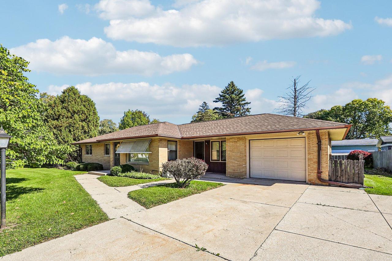 8516 N 54th St, Brown Deer, WI 53223