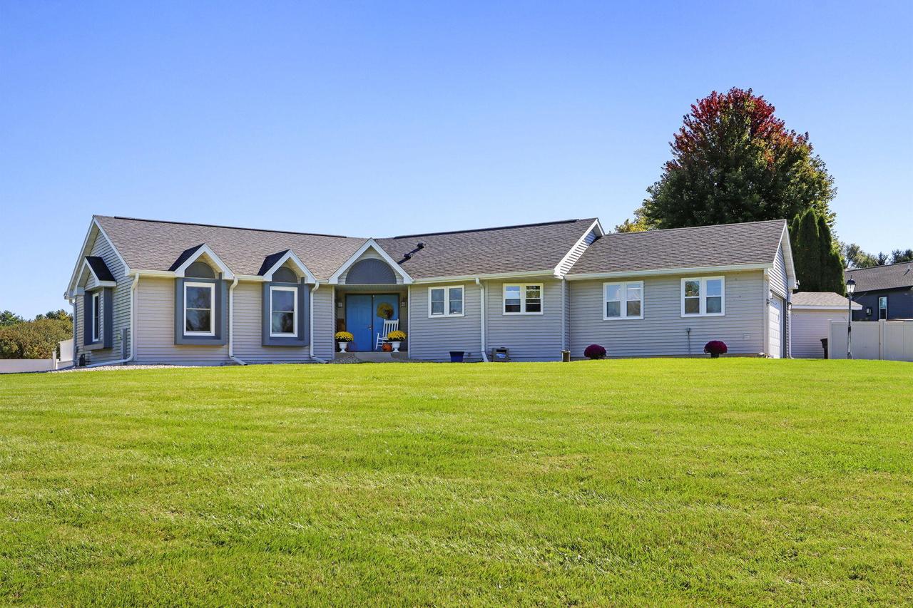 N7066 Lakeshore Ave, Sugar Creek, WI 53121