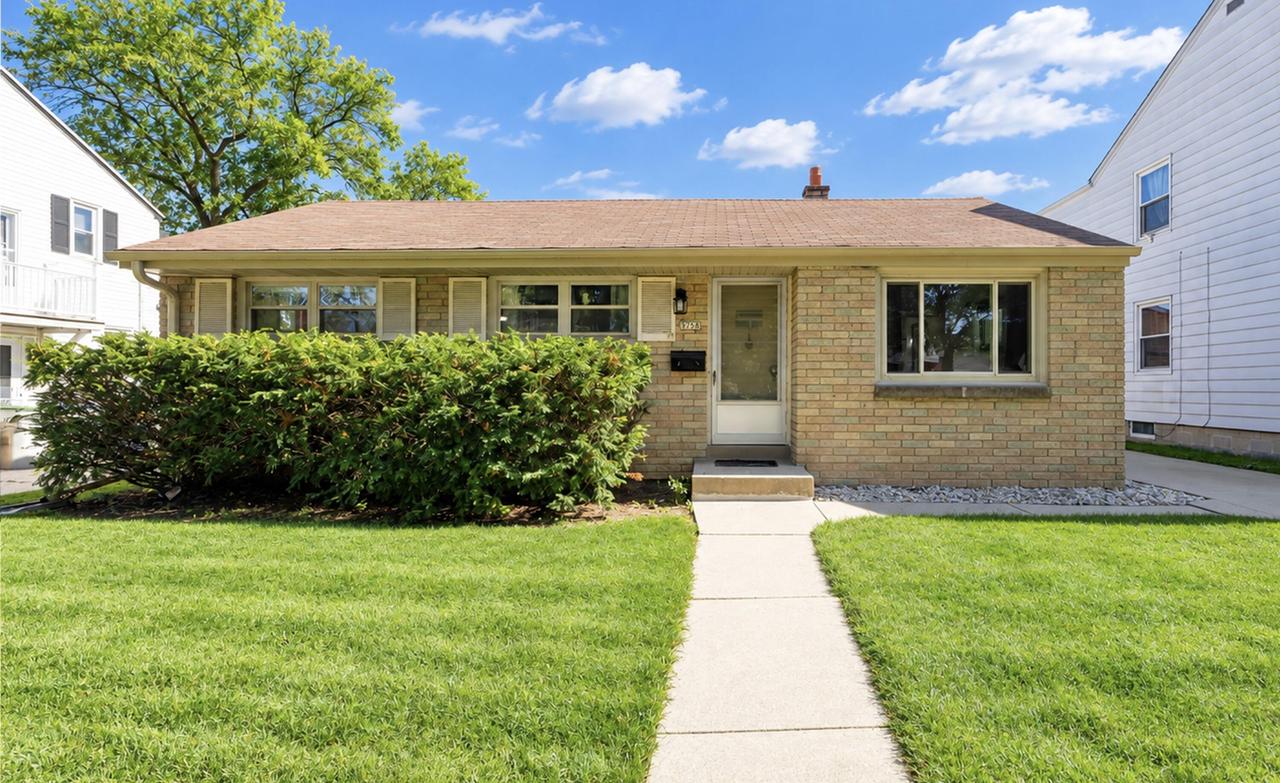 3758 N 97th St, Milwaukee, WI 53222