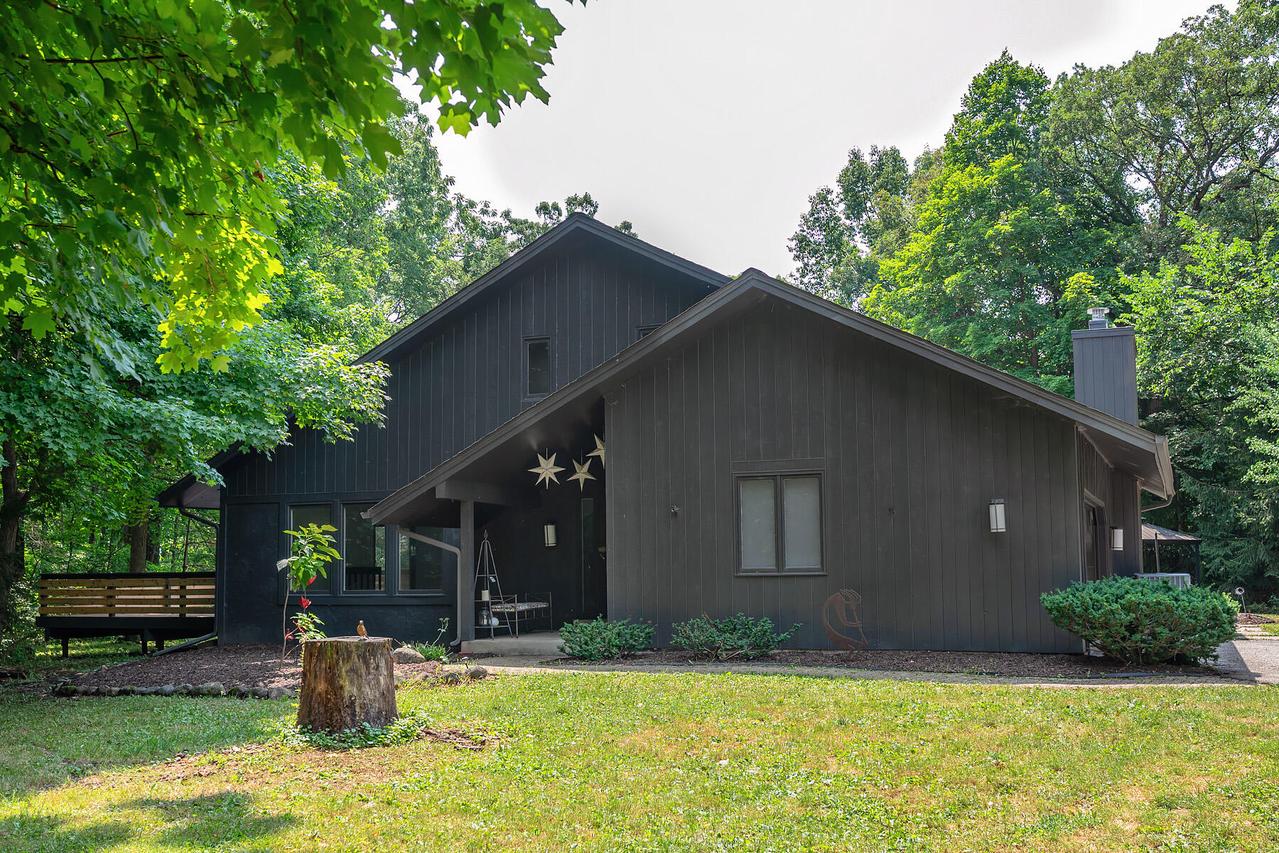 14825 Woodbridge Rd, Brookfield, WI 53005