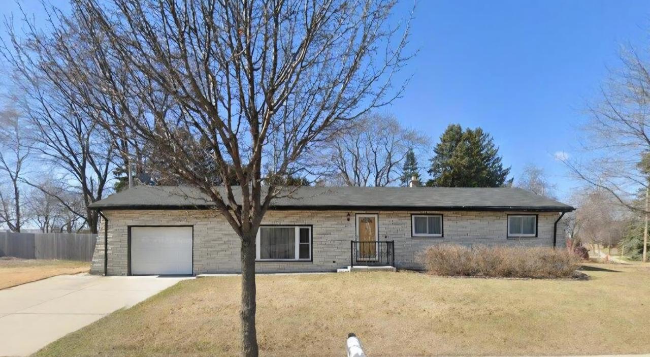 4255 S Iowa Ave, Saint Francis, WI 53235