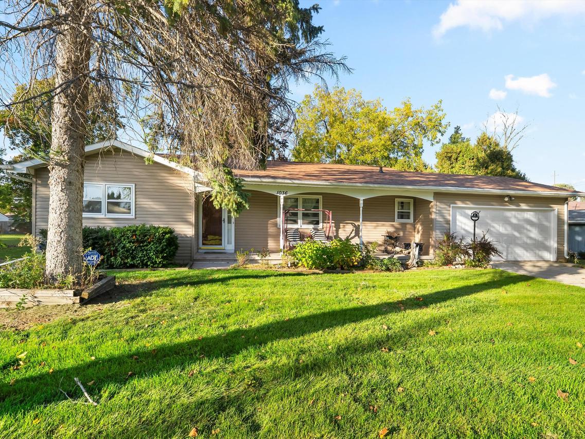 1036 Glenview Dr, Manitowoc, WI 54220