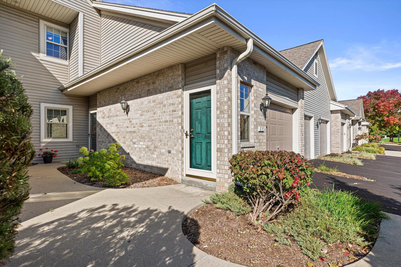 18725 Emerald Cir #J, Brookfield, WI 53045