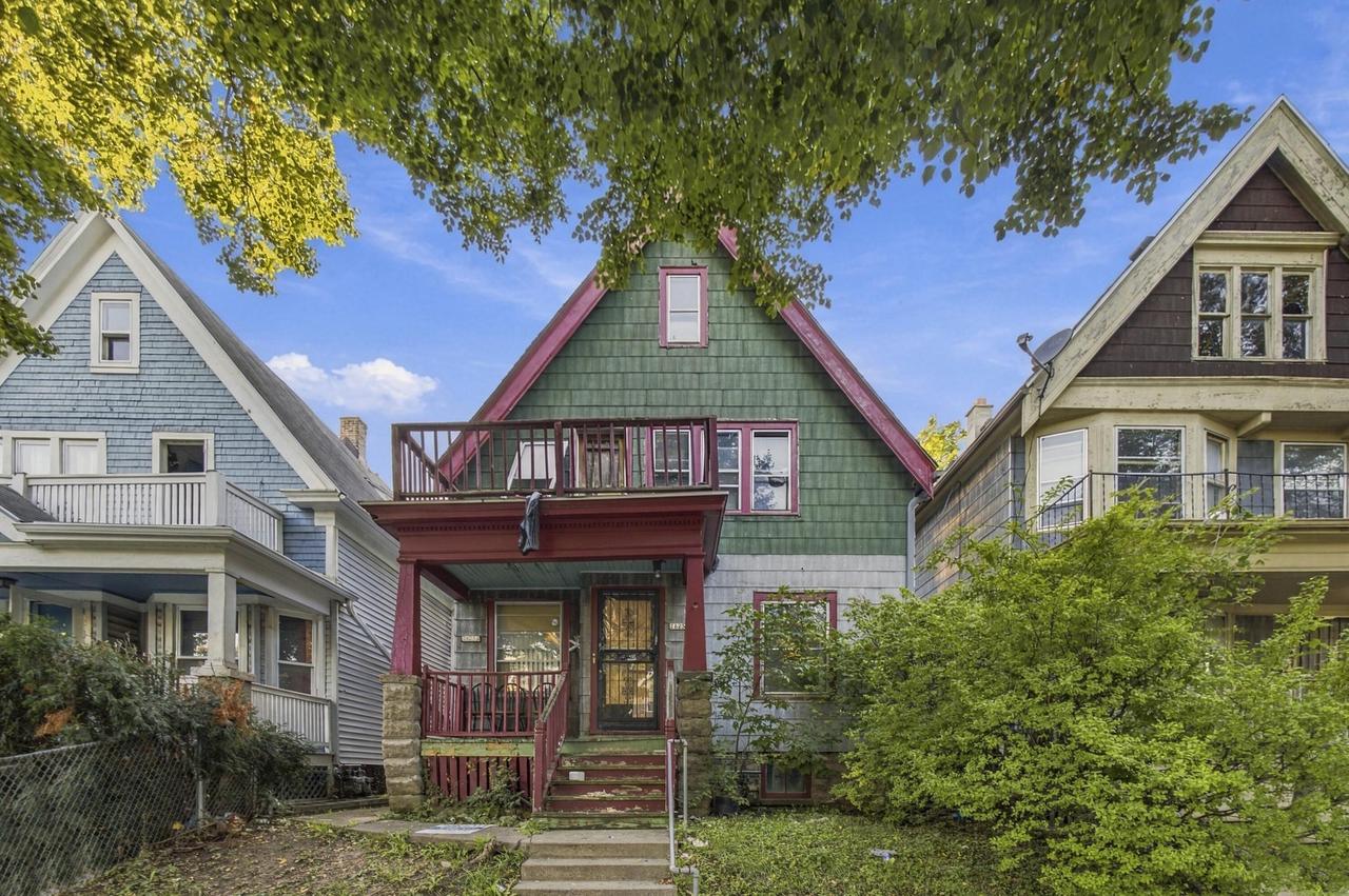 2625 N 37th St, Milwaukee, WI 53210
