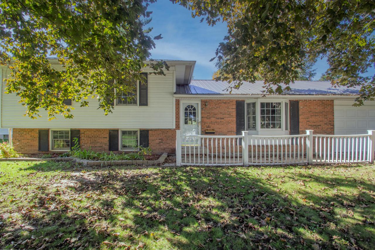 310 S Concord Ave, Watertown, WI 53094
