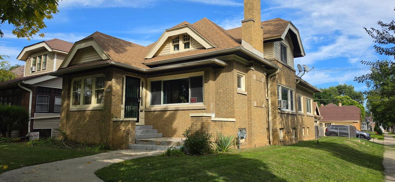 2402 N 48th St, Milwaukee, WI 53210