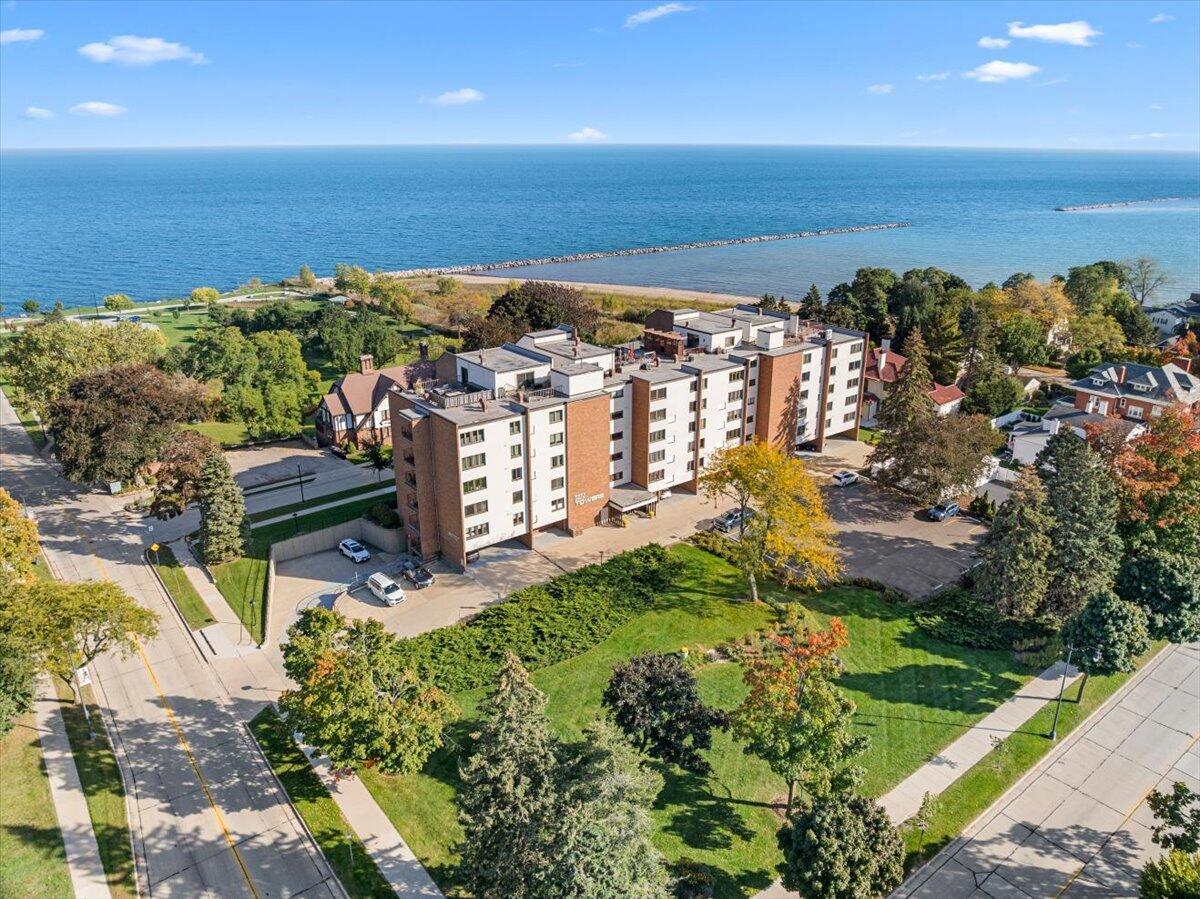 111 11th St #4DN, Racine, WI 53403