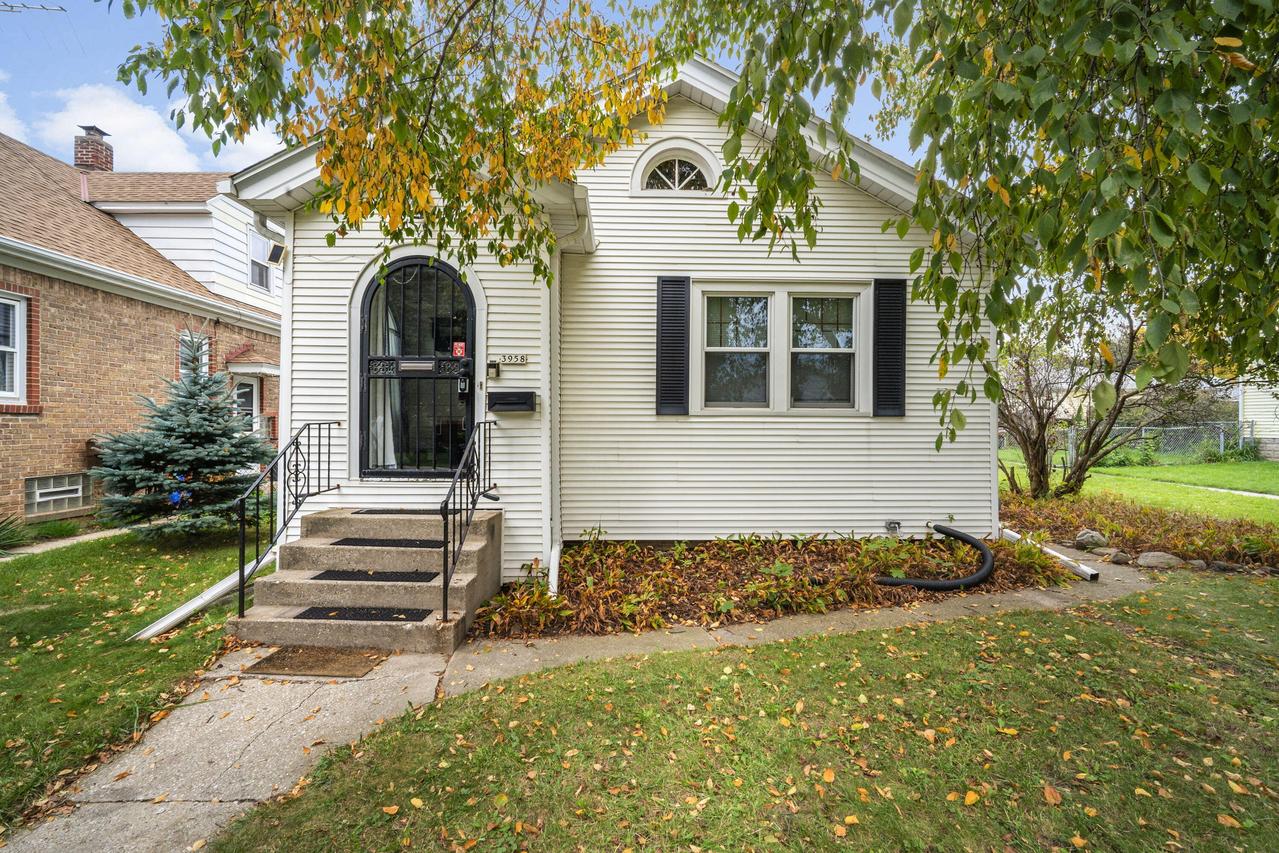 3958 S 1st Pl, Milwaukee, WI 53207
