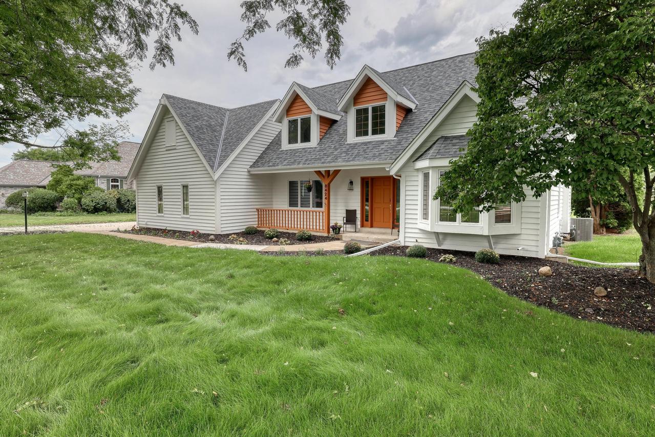 8424 S 68th St, Franklin, WI 53132