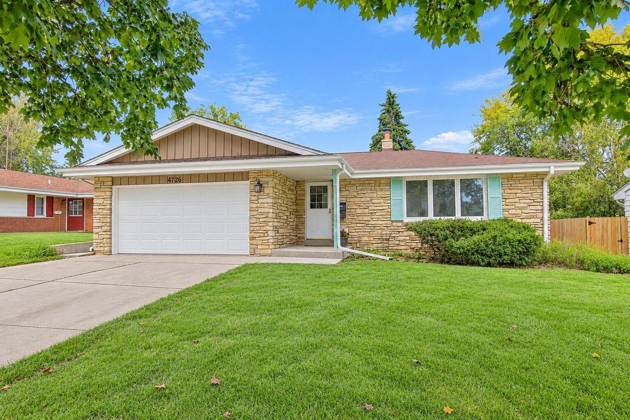 4726 69th St, Kenosha, WI 53142