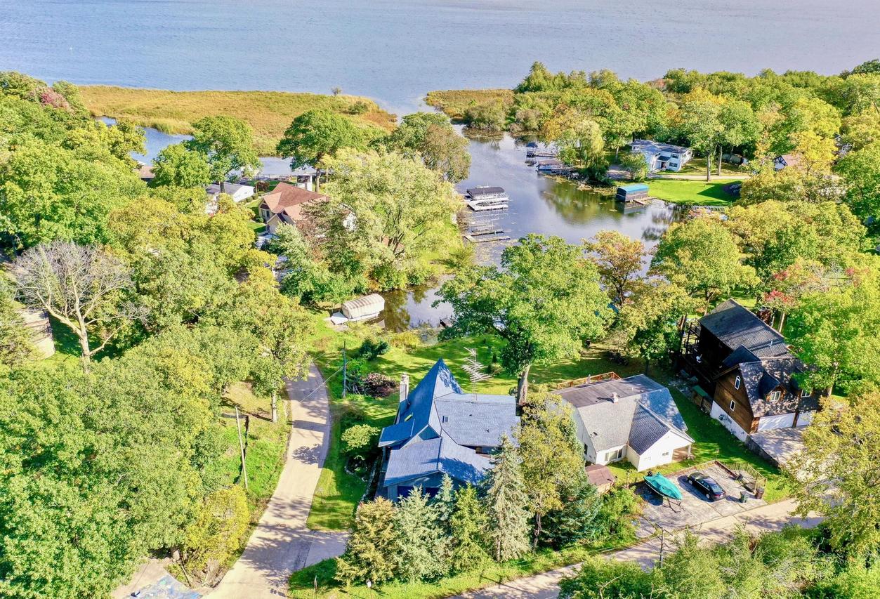 3364 Nagawicka Ave, Delafield, WI 53018
