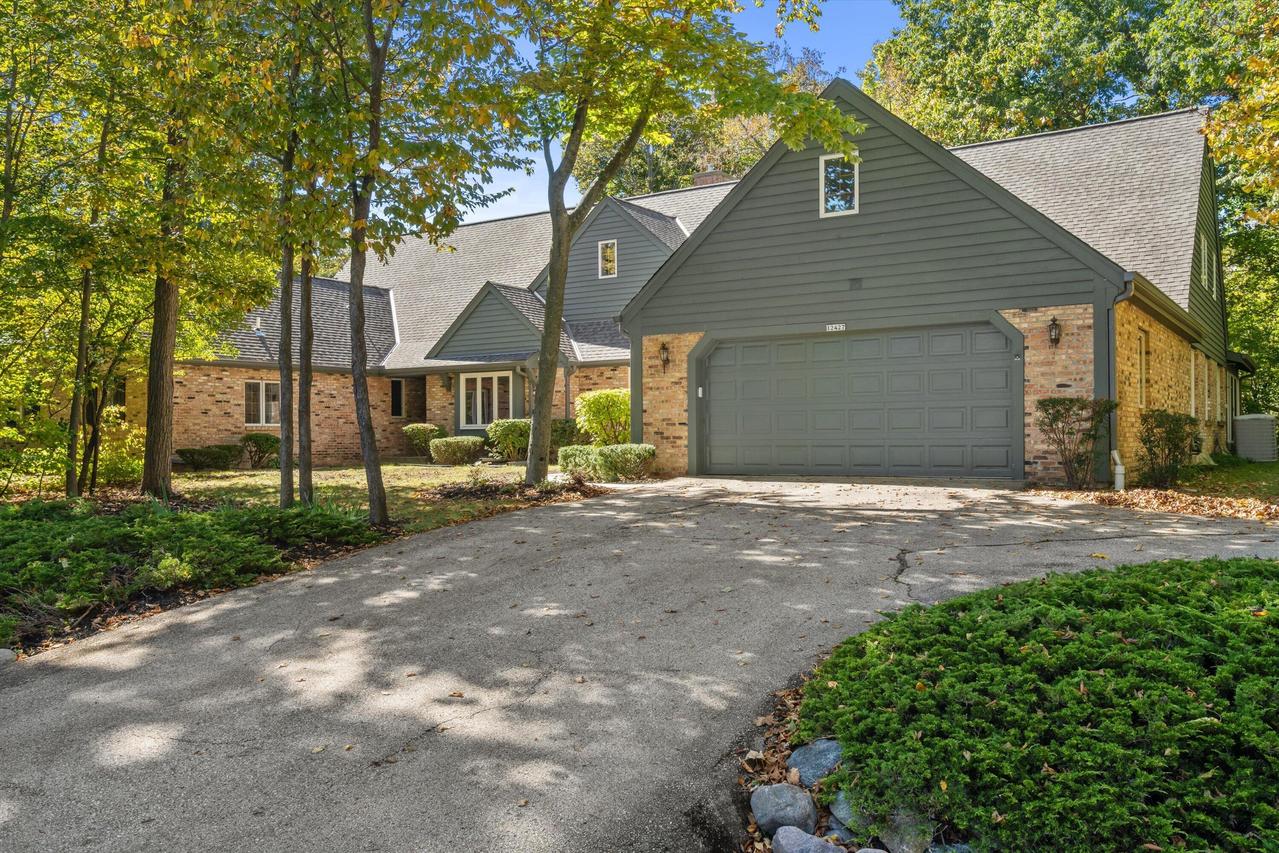 12427 N Golf Dr, Mequon, WI 53092