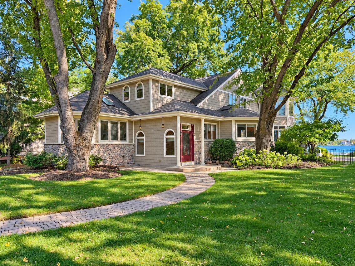 428 S Golden Lake, Summit, WI 53066