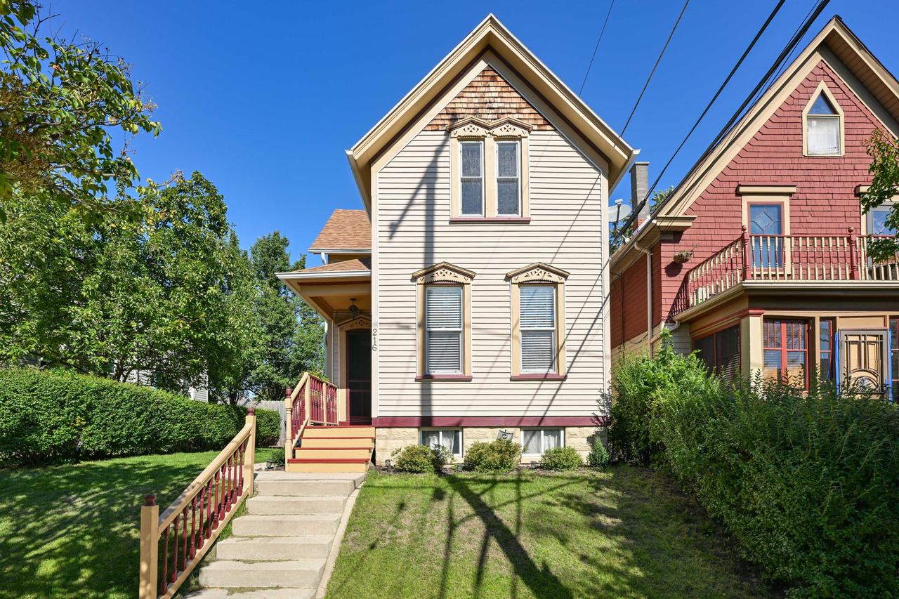 216 E Garfield Ave, Milwaukee, WI 53212