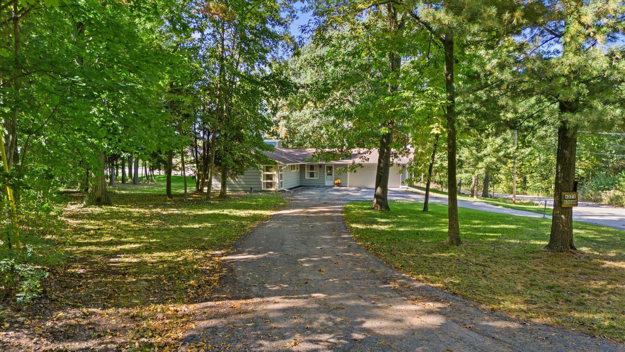 W271S3599 Oak Knoll, Waukesha, WI 53189