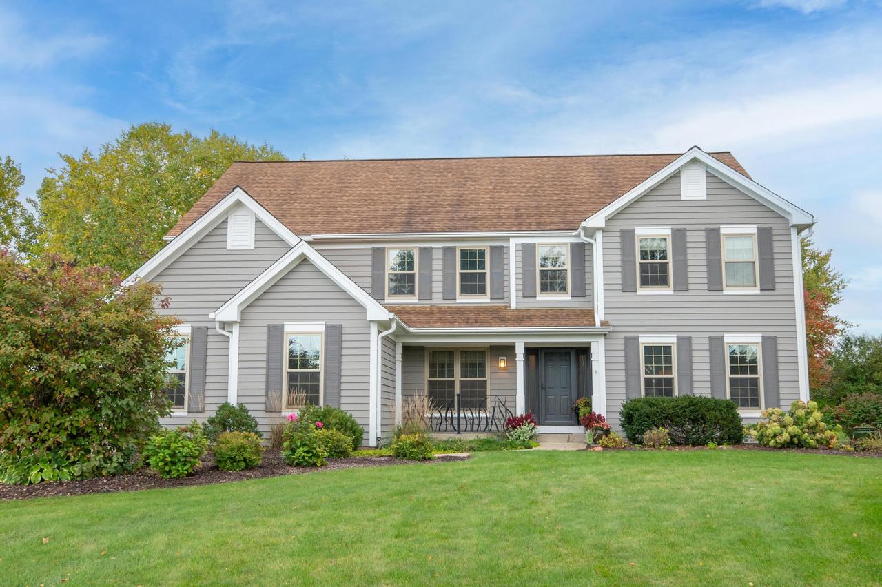 8646 S Parkland Ct, Franklin, WI 53132