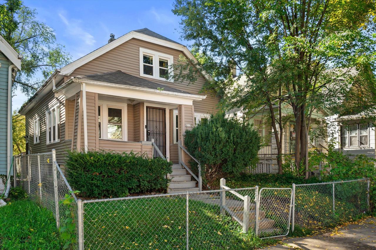 3215 W Auer Ave, Milwaukee, WI 53216