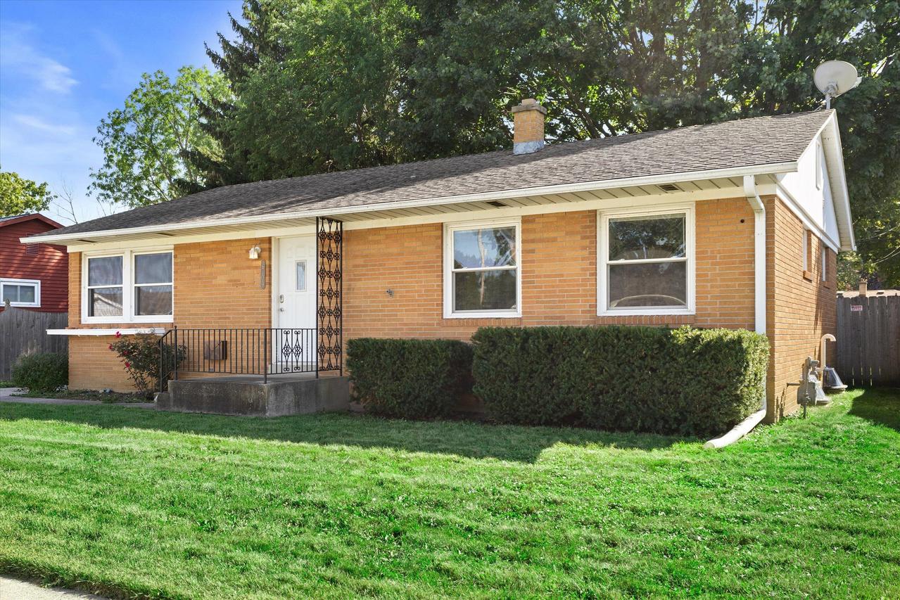 2709 Pinehurst Ave, Racine, WI 53403