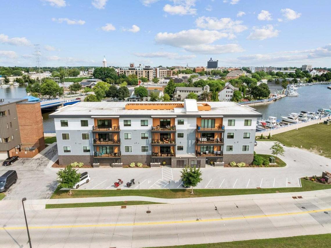 750 S Pier Dr #7, Sheboygan, WI 53081