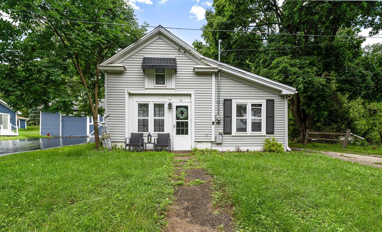 14 Hill St, Williams Bay, WI 53191