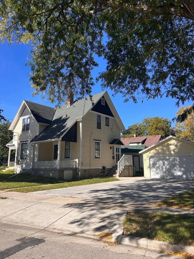 W58N421 Hilbert Ave #423, Cedarburg, WI 53012