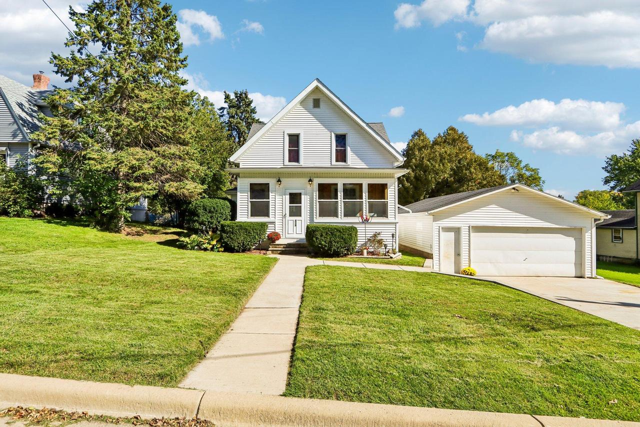 319 Sheldon St, Rockdale, WI 53523