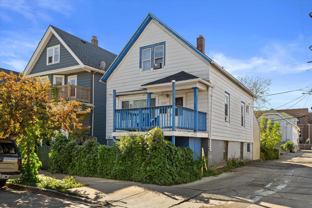 2319 S 17th St, Milwaukee, WI 53215