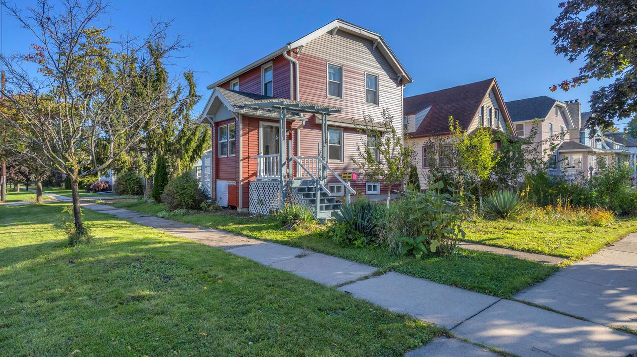 143 E Cotton St, Fond Du Lac, WI 54935