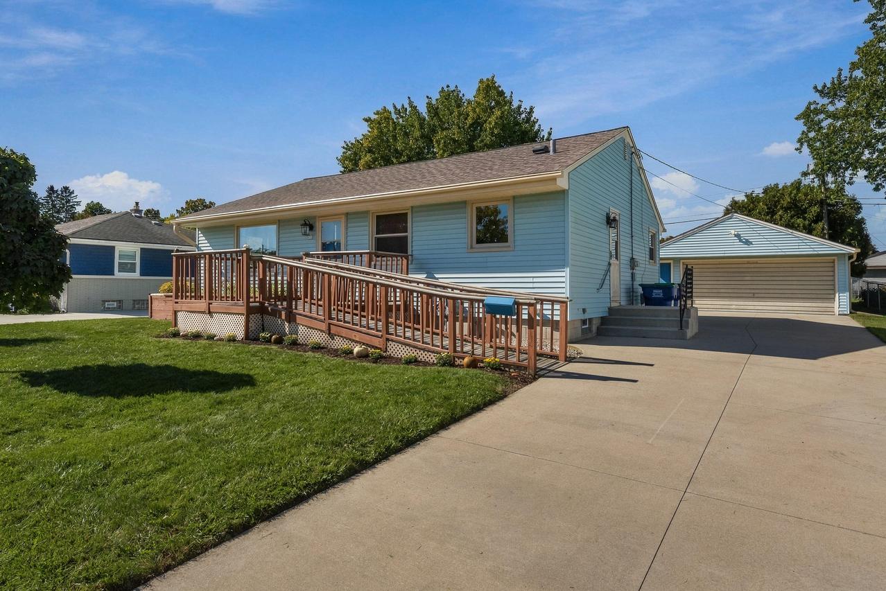 921 3rd Ave, Grafton, WI 53024