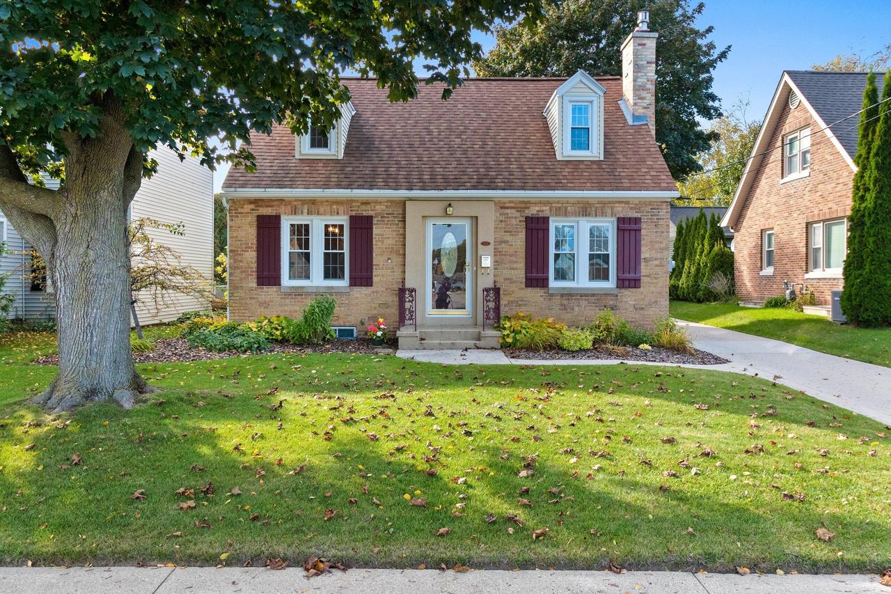 1132 N 15th St, Manitowoc, WI 54220