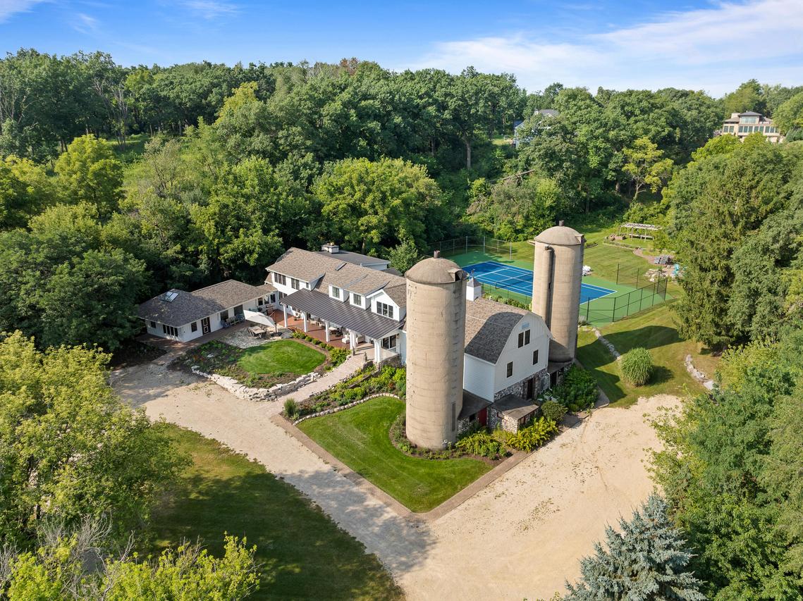 650 S Main St, Fontana, WI 53125