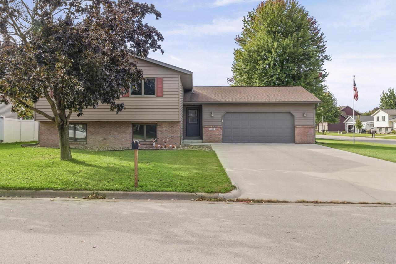 802 Laurel Pl, Holmen, WI 54636