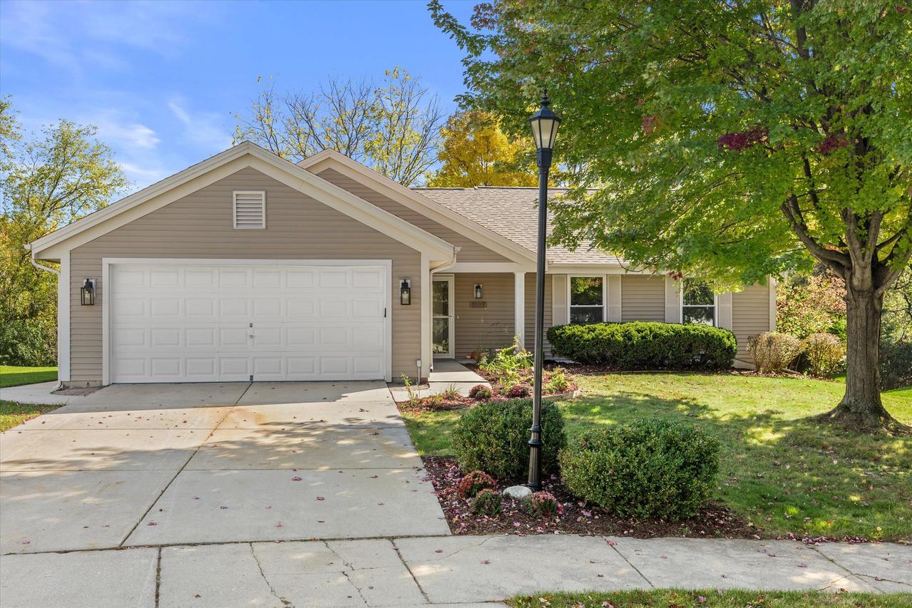 1007 Fieldridge Ct, Waukesha, WI 53188