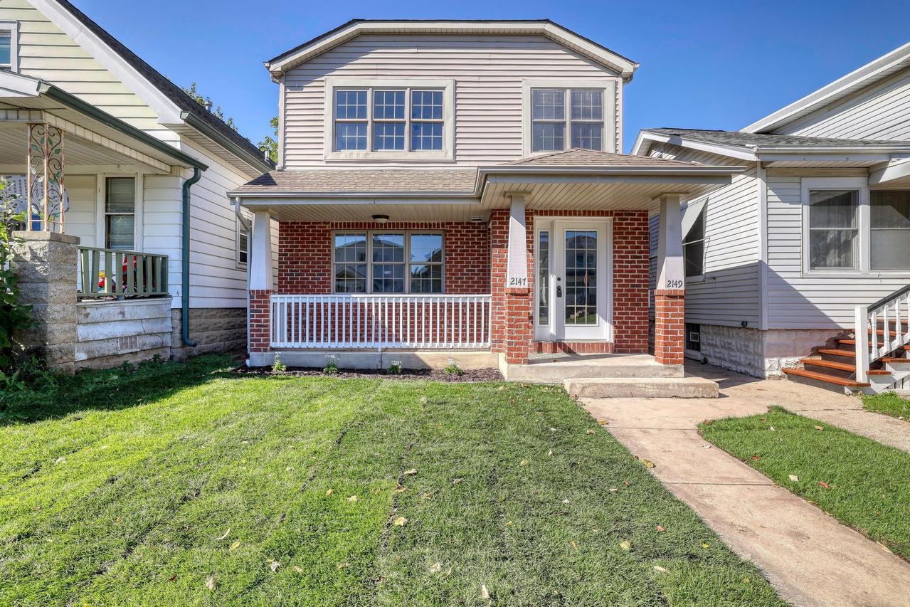 2147 S 72nd St, West Allis, WI 53219