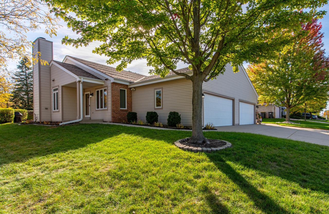 2021 Wolf Rd, Waukesha, WI 53186
