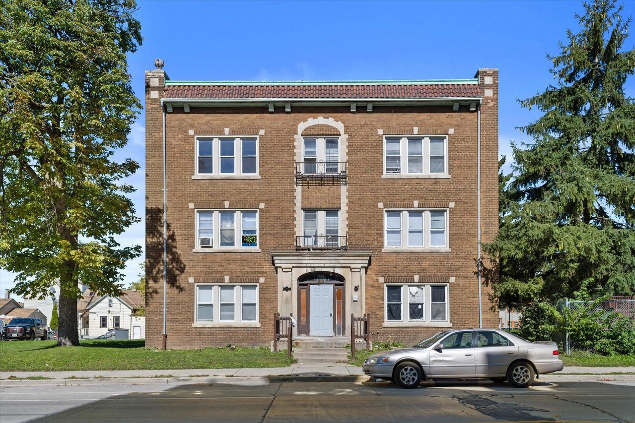 816 W Greenfield Ave, Milwaukee, WI 53204