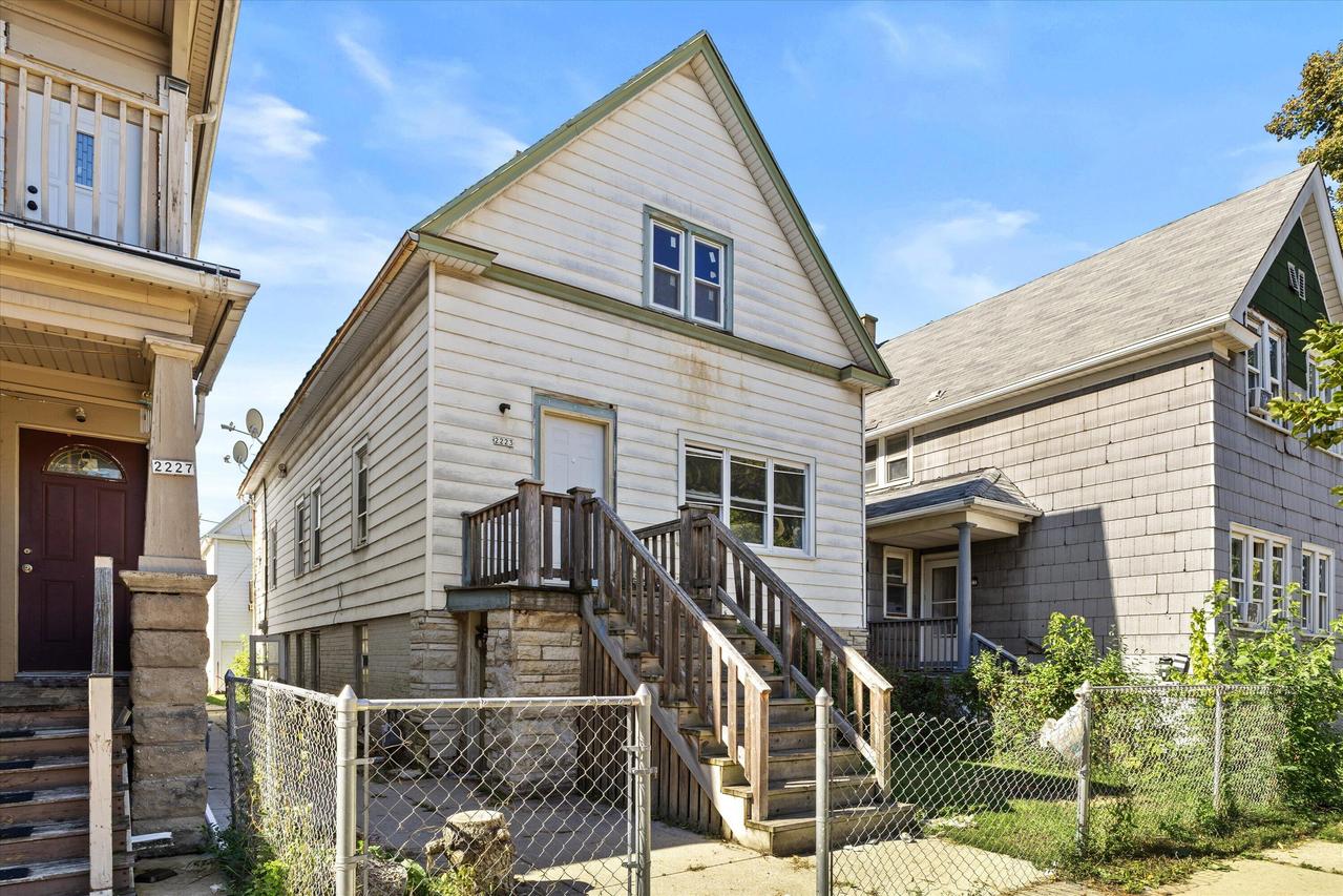 2223 S 19th St #2225, Milwaukee, WI 53215