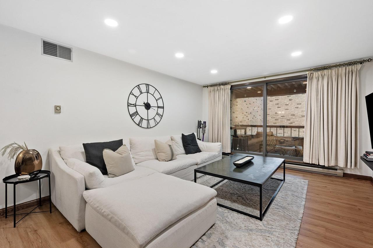 1818 E Shorewood Blvd #211, Shorewood, WI 53211