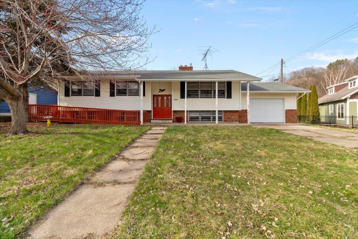 W5906 Valley Pkwy, Shelby, WI 54601