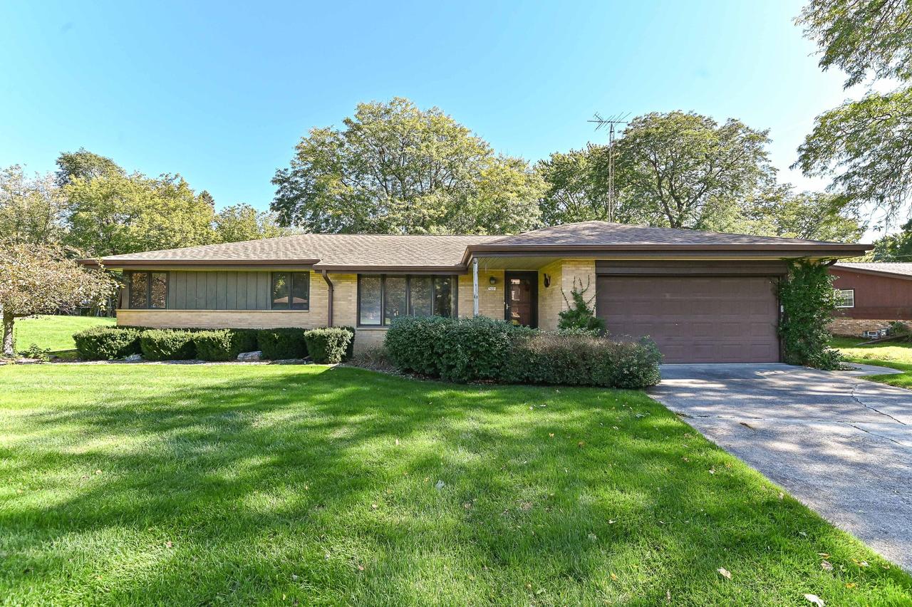 7684 S Logan Ave, Oak Creek, WI 53154