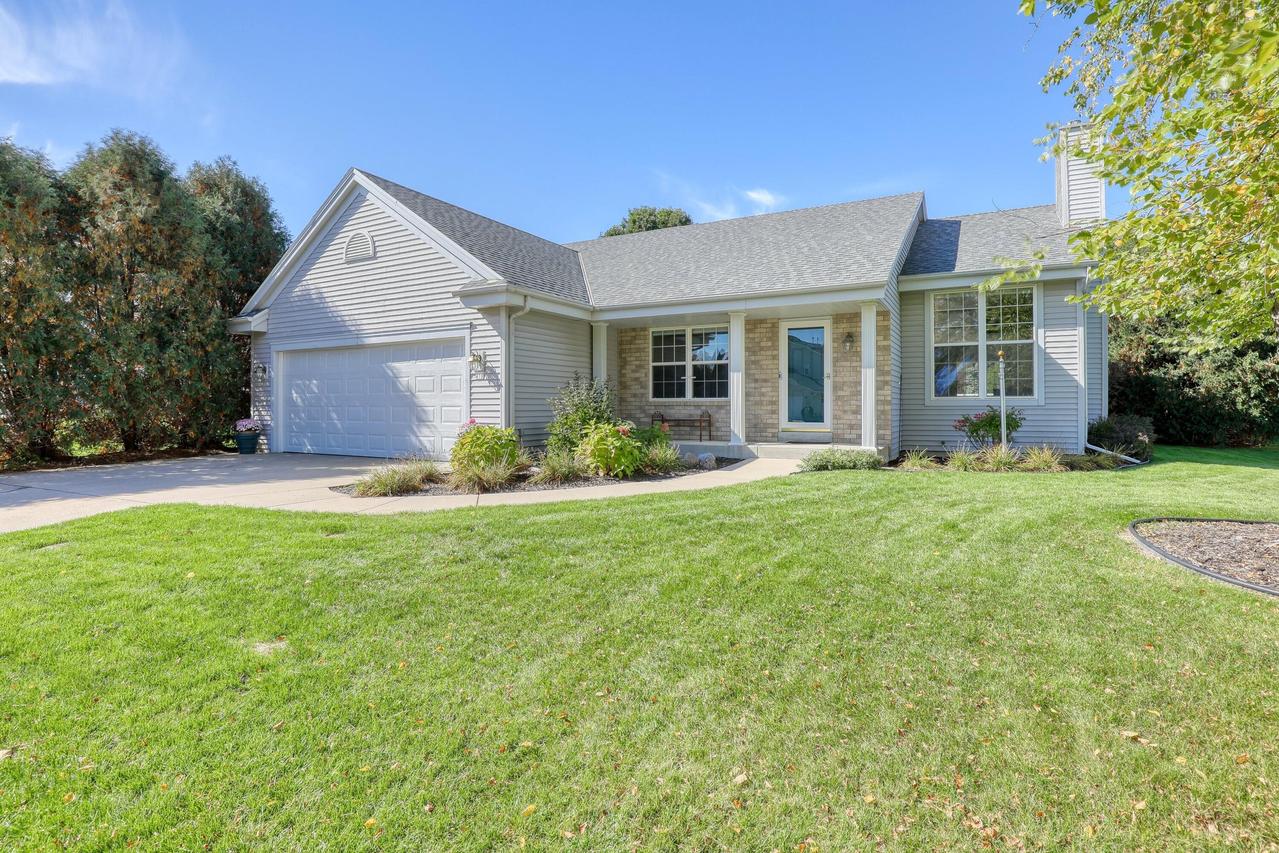 419 Majeskie Dr, Pewaukee, WI 53072