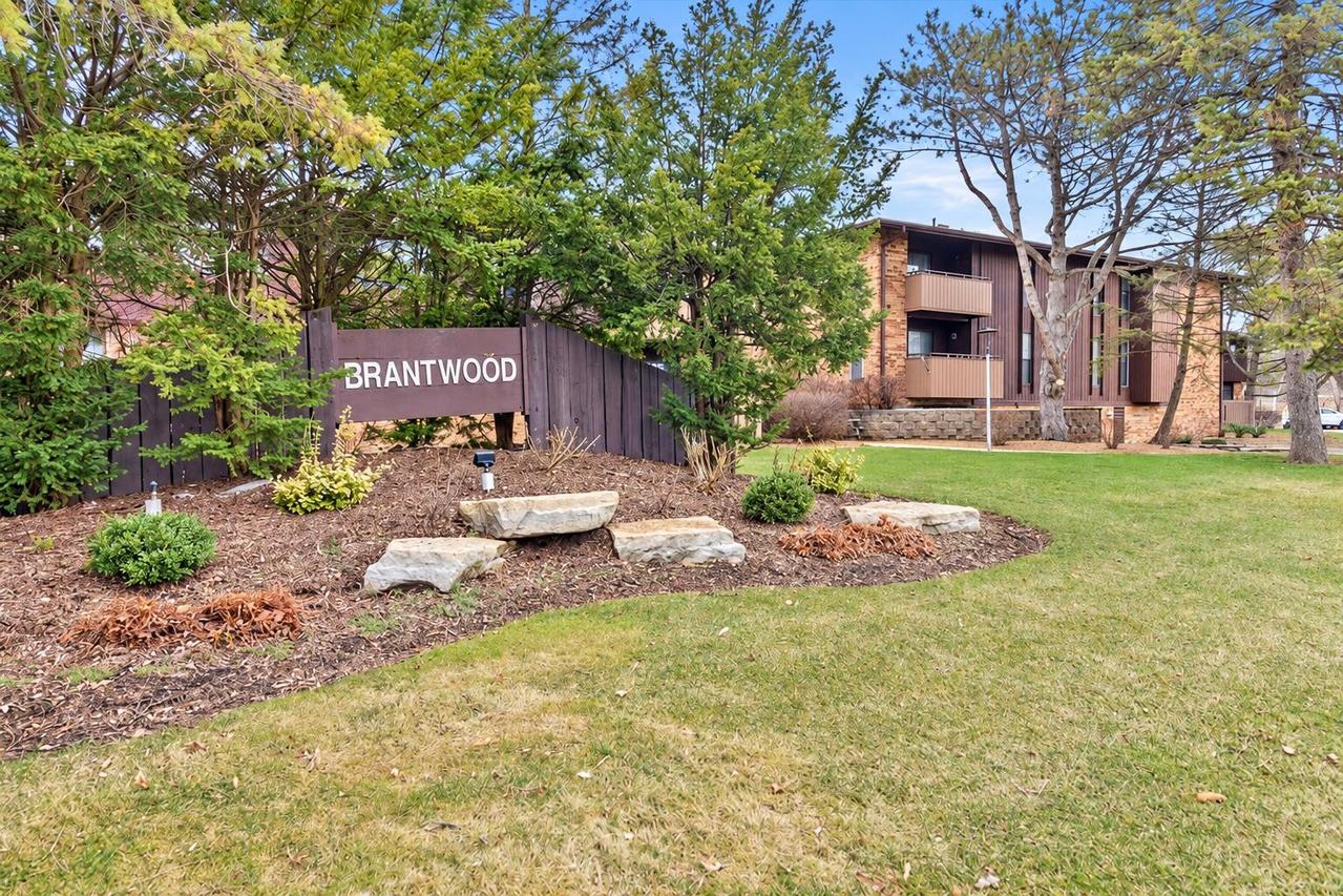 7011 N Green Bay Ave #A, Glendale, WI 53209
