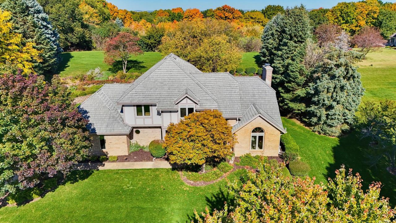S60W24120 Red Wing Dr, Waukesha, WI 53189