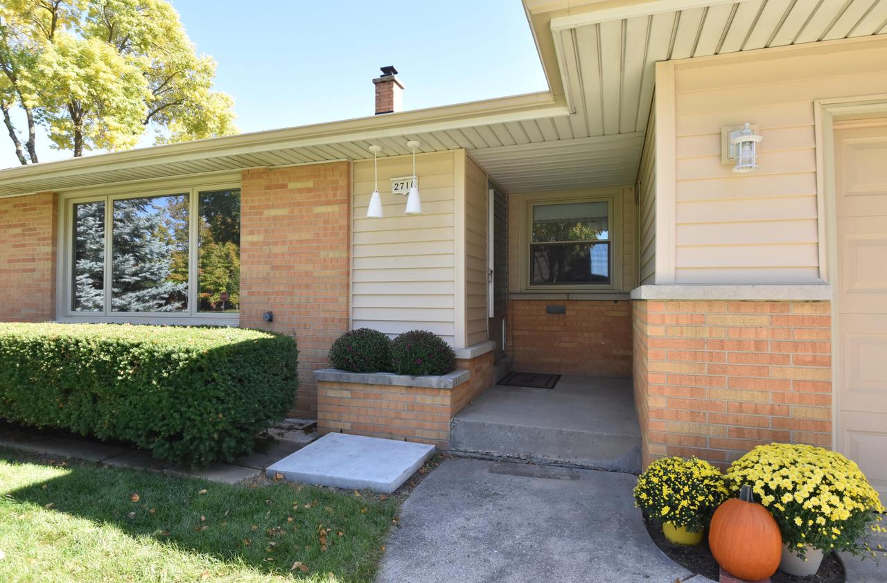 2710 S 72nd St, West Allis, WI 53219