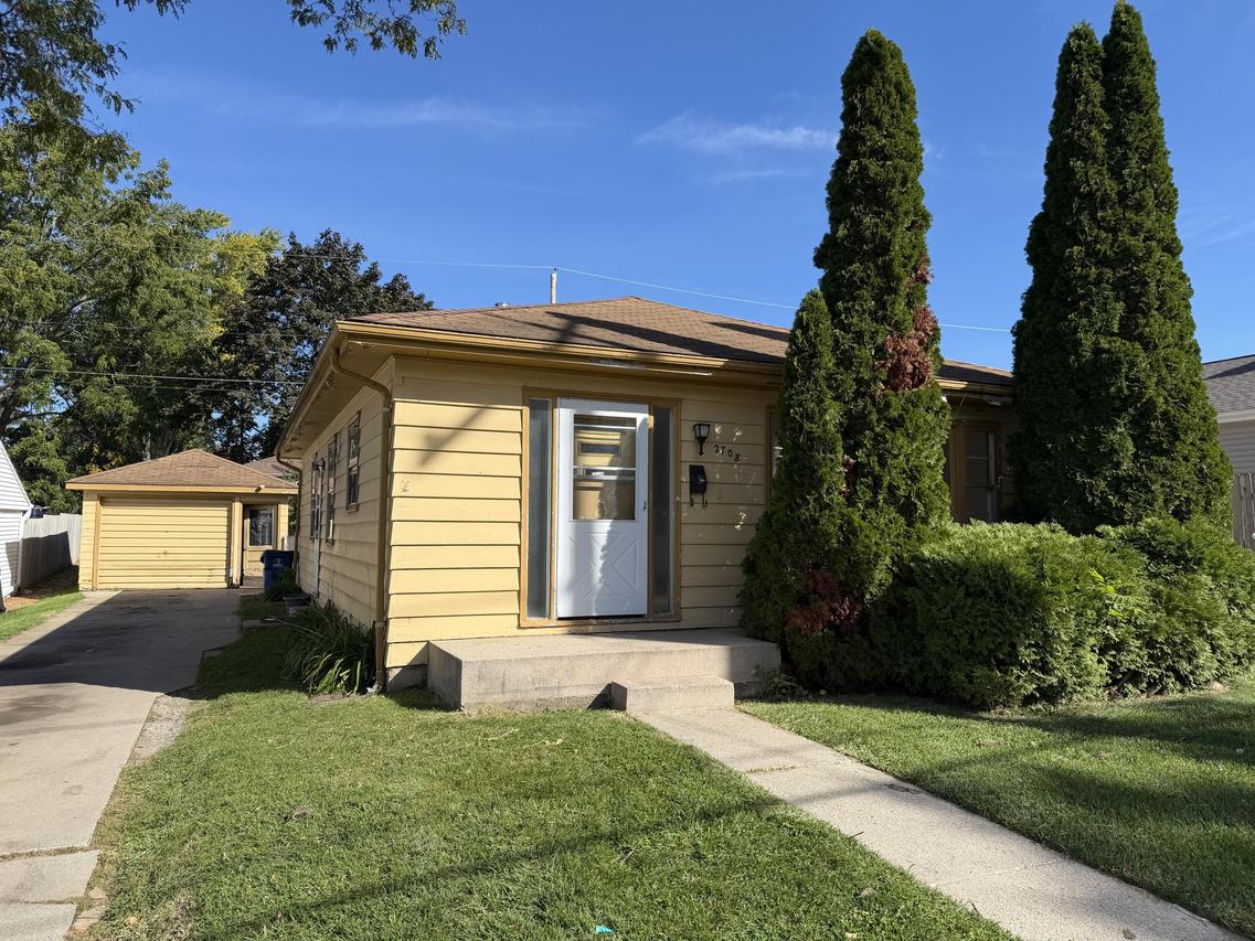 2708 W High St, Racine, WI 53404