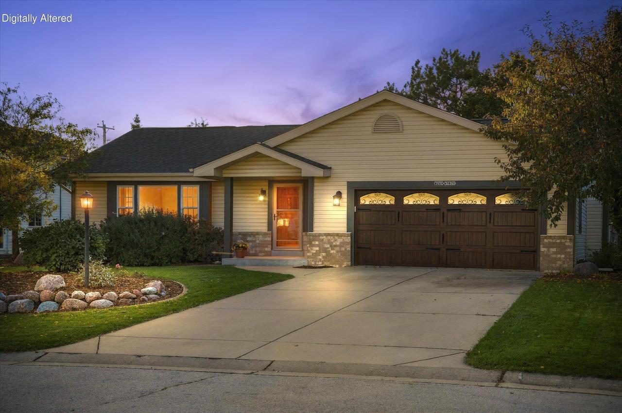 W249N5821 Swan Ct, Sussex, WI 53089