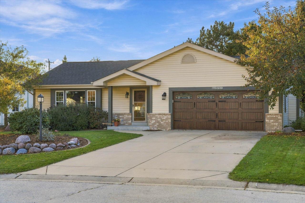 W249N5821 Swan Ct, Sussex, WI 53089