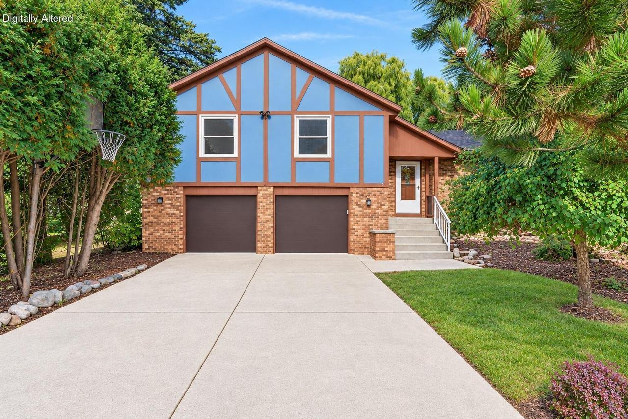 4004 Greenwood Ct, Sheboygan, WI 53081